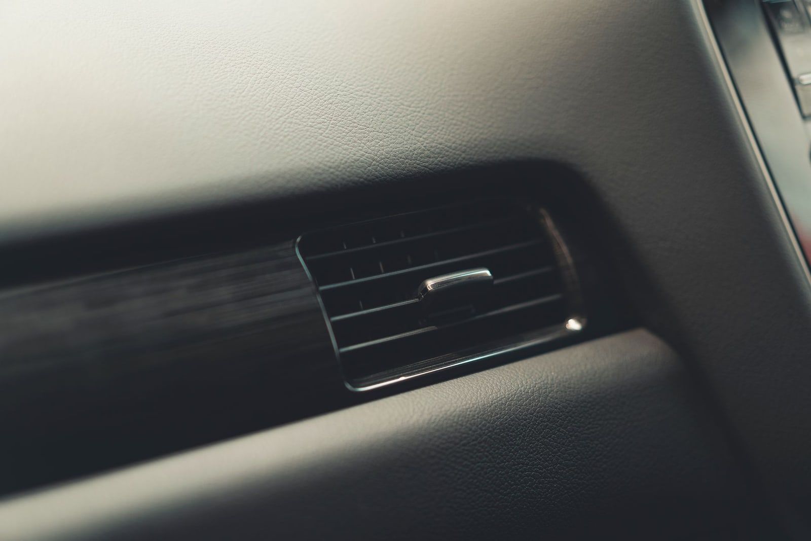 Salida de aire del salpicadero de un coche